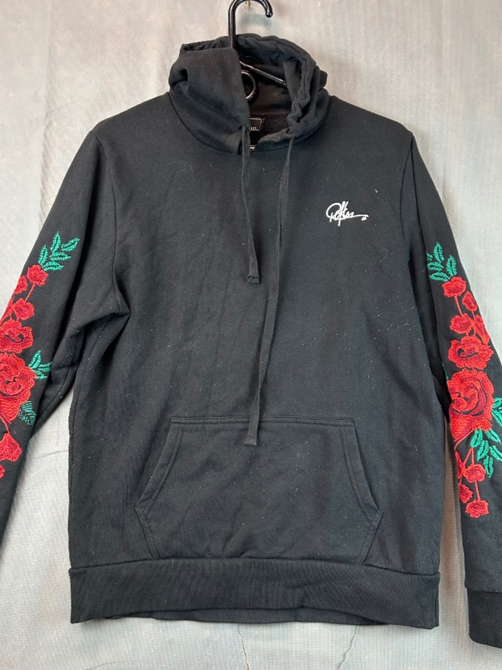 Young Reckless Womens Sweatshirt Hoodie MED Embroidery Roses Grunge Dark Floral